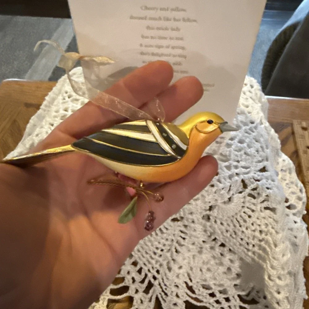 2011 Hallmark Ornament Lady Oriole Beauty of Birds Special Edition